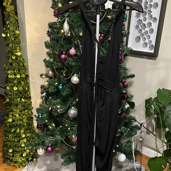 *LULUS* Black Convertible Halter Tie Ankle Cuff Jumpsuit Size Large - Picture 7 of 9